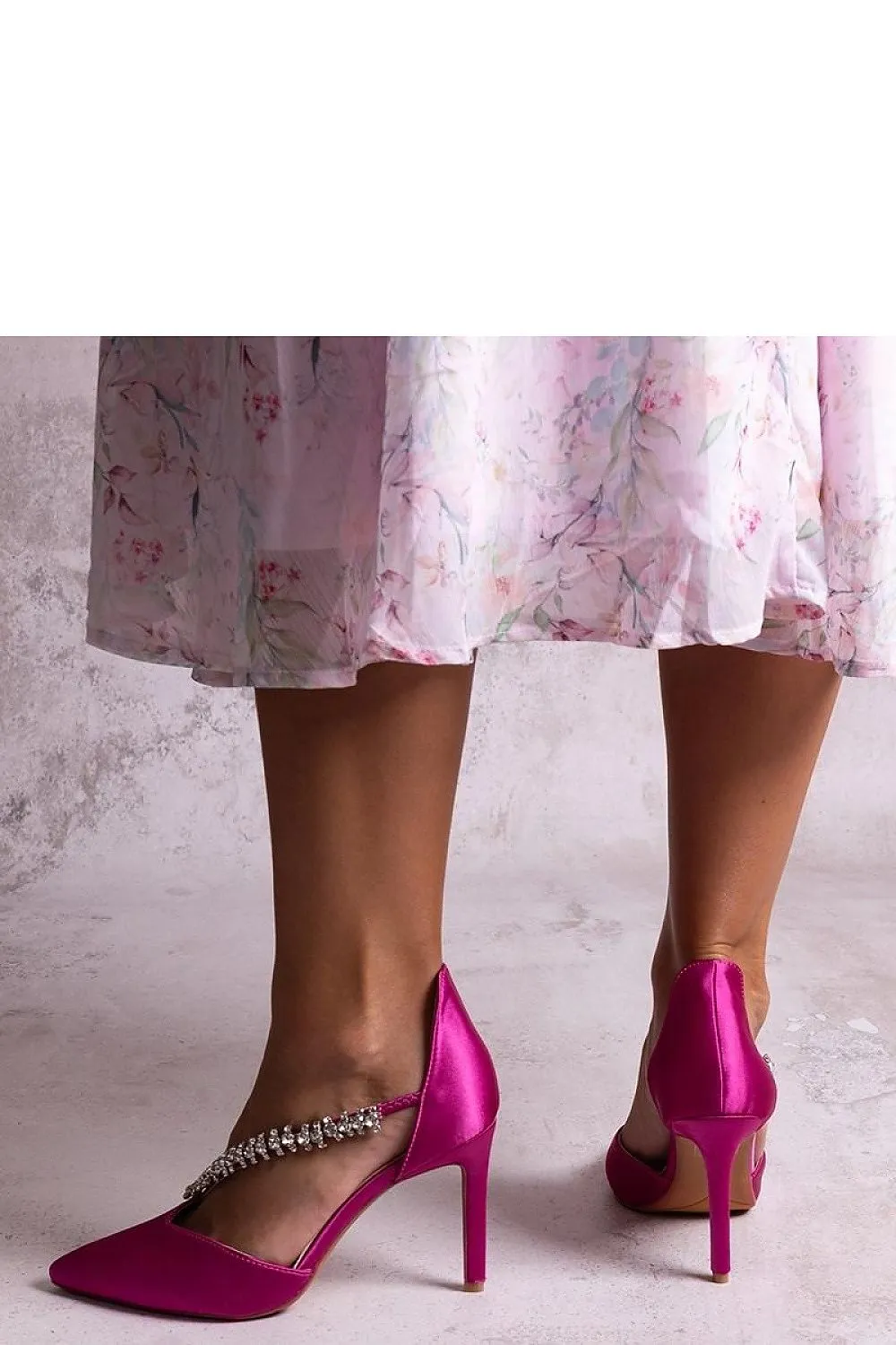 High heel pumps with a decorative sequin strap
